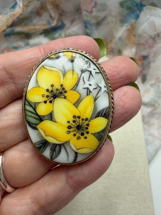 west German Jewelry - Vintage Primrose German Art Glass brooch